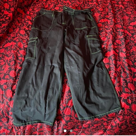 ISO: hot topic carpenter pants in a size 22